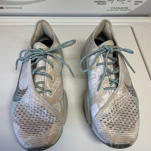 worn 2 times Nike Superrep ladies tennis shoes size 8.5